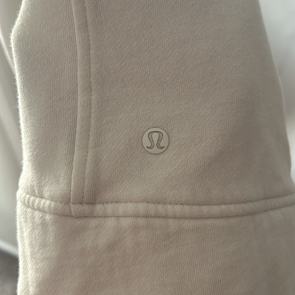 Lululemon Size 10 Women’s Fleece Be True Jacket with Diagonal Zipper in white - Picture 3 of 3